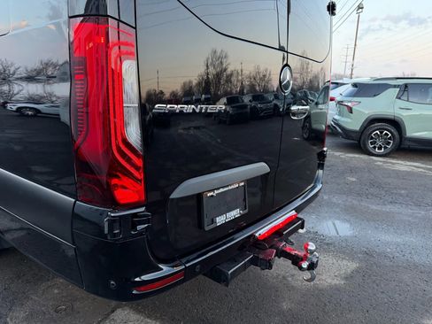 Used 2021 Mercedes-Benz Sprinter 3500 w/ Comfort Plus Package image 9