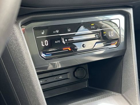 Certified 2023 Volkswagen Tiguan SE FWD image 15