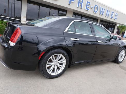Used 2016 Chrysler 300 C RWD image 6