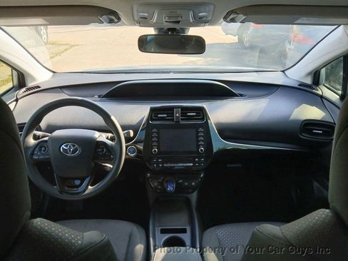 Used 2020 Toyota Prius LE image 10