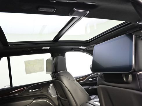 Certified 2024 Cadillac Escalade Sport Platinum w/ LPO, ONYX Package image 17