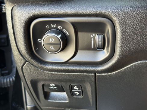 Used 2023 RAM 1500 Big Horn AWD/4WD image 17