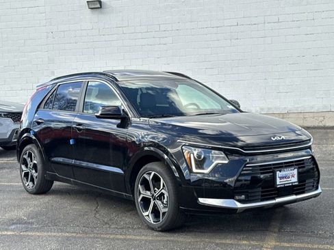 New 2025 Kia Niro EX Touring image 2