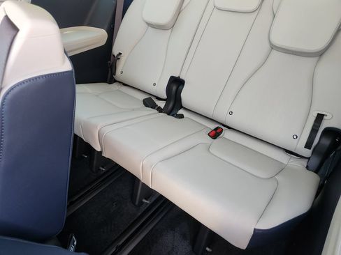 New 2026 Kia Carnival EX FWD image 24