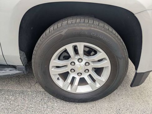 Used 2019 Chevrolet Tahoe LT w/ Luxury Package RWD image 10