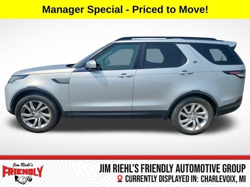 Used 2018 Land Rover Discovery SE image 2