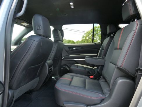 Certified 2025 Chevrolet Traverse RS FWD image 21