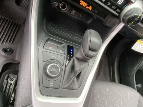 Used 2022 Toyota RAV4 XLE w/ Convenience Package image 19