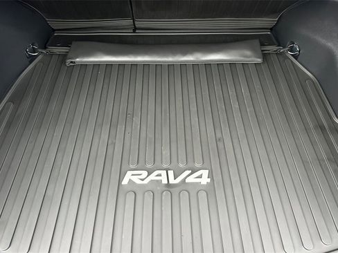 Used 2025 Toyota RAV4 XLE image 17