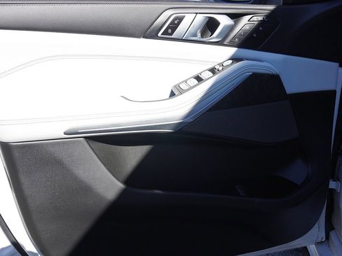 Used 2023 BMW X7 xDrive40i w/ Executive Package image 29