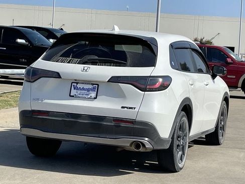 Used 2025 Honda HR-V Sport image 4