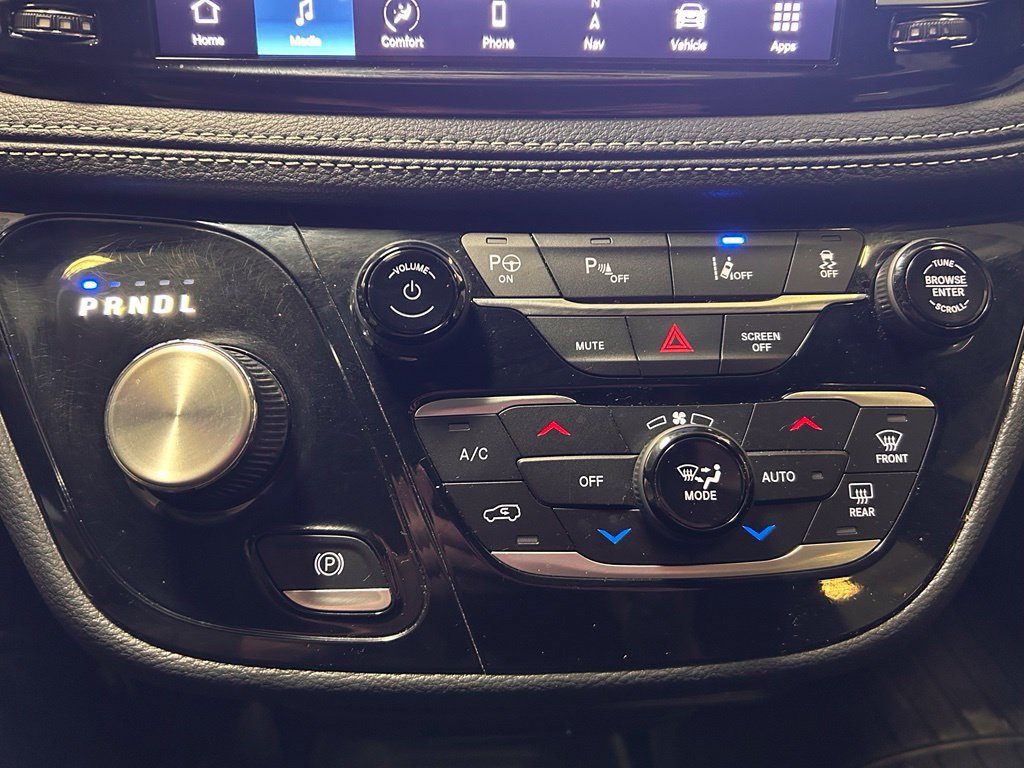 Used 2023 Chrysler Pacifica Touring-L w/ Uconnect Theater Family Group FWD image 20