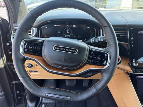 Used 2025 Jeep Grand Wagoneer L Series III w/ Rear Seat Video Group 1 AWD/4WD image 18