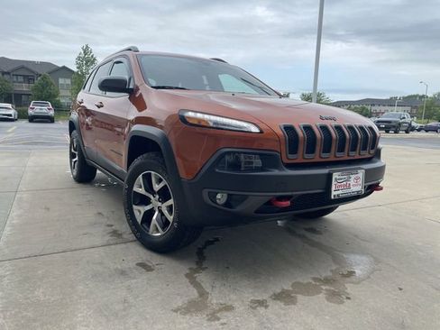 Used 2015 Jeep Cherokee Trailhawk AWD/4WD image 10