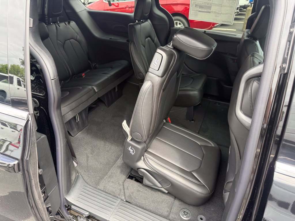 New 2027 Chrysler Pacifica Select w/ Family Tech Group FWD image 47