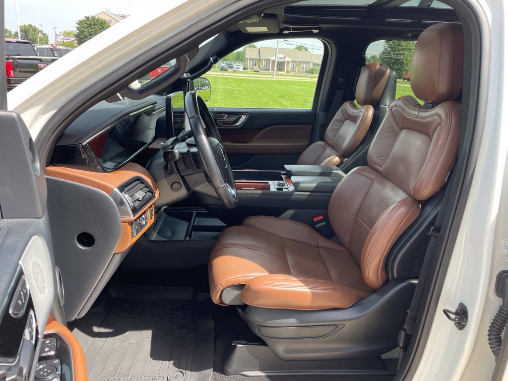 Used 2022 Lincoln Navigator Reserve AWD/4WD image 8