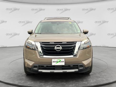 Used 2025 Nissan Pathfinder Platinum w/ Cargo Package AWD/4WD image 2