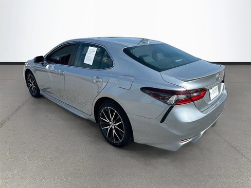 Used 2024 Toyota Camry SE FWD image 5