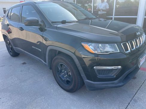 Used 2021 Jeep Compass Sport FWD image 4