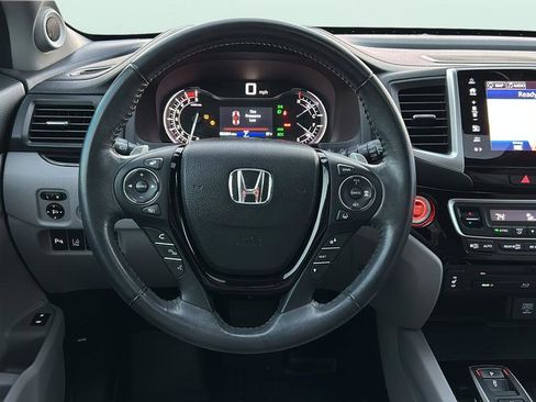 Used 2018 Honda Pilot Touring image 36