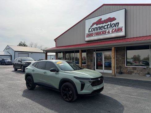 Used 2024 Chevrolet Trax RS image 2