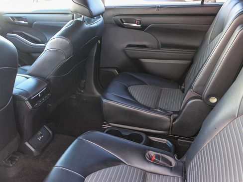 Certified 2023 Toyota Highlander XSE image 19