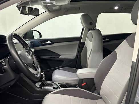 Used 2022 Volkswagen Taos SE w/ Panoramic Sunroof Package image 12