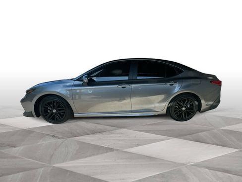 Used 2025 Toyota Camry SE w/ Convenience Package FWD image 5
