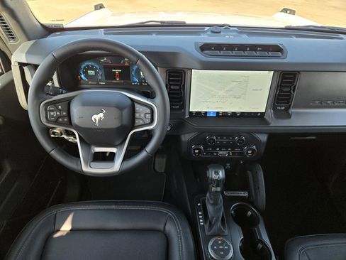 New 2025 Ford Bronco Badlands image 8