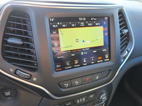 Used 2023 Jeep Cherokee Altitude Lux image 26