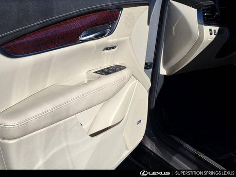 Used 2018 Cadillac XT5 Luxury w/ Driver Awareness Package image 11