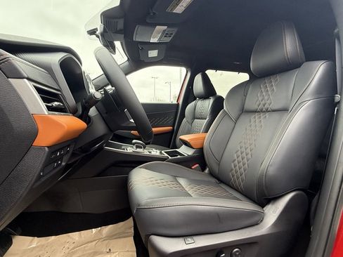 Used 2025 Mitsubishi Outlander SEL image 10