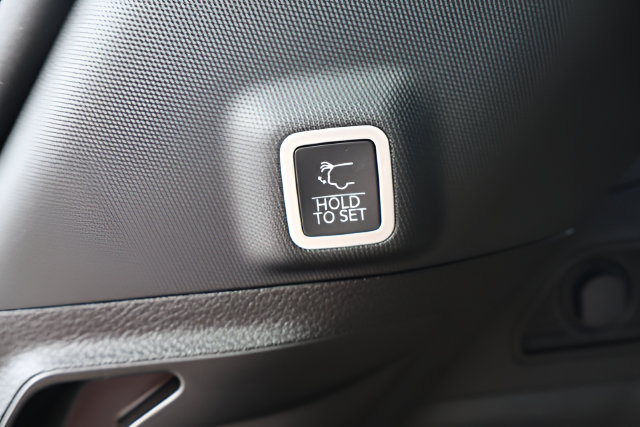 New 2027 Jeep Grand Cherokee Altitude AWD/4WD image 11