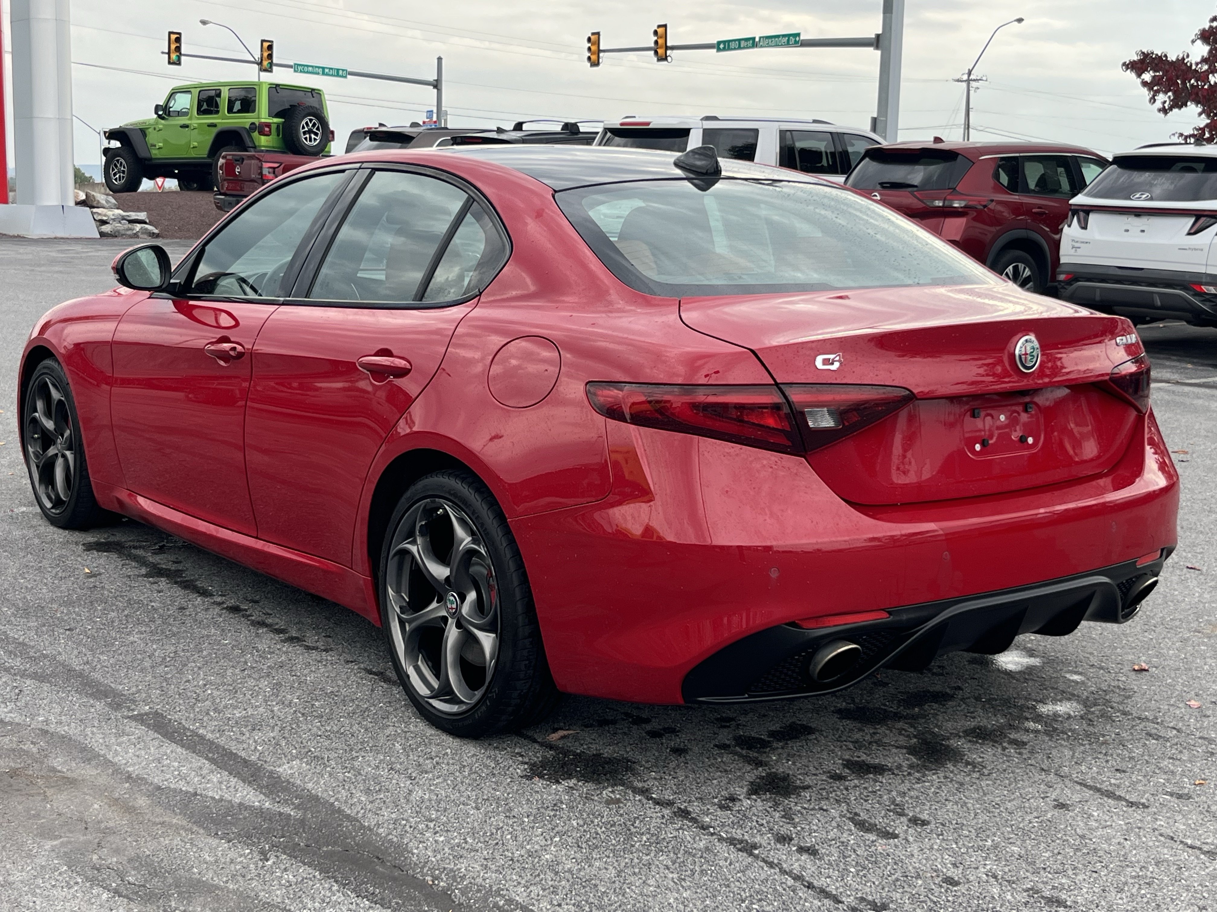 Used 2020 Alfa Romeo Giulia Ti Sport w/ Quick Order Package 22S Sport AWD/4WD image 8