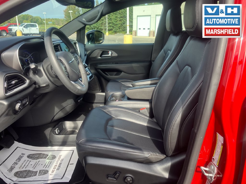 Used 2025 Chrysler Pacifica Select FWD image 22