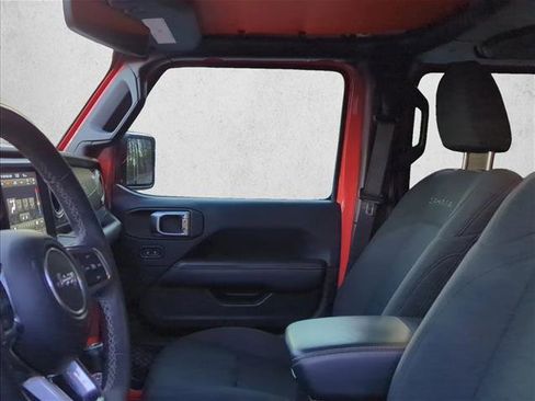 Used 2018 Jeep Wrangler Unlimited Sahara image 10