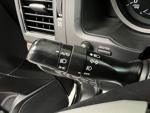 Used 2014 Toyota Land Cruiser image 31