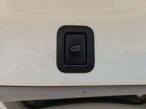 Used 2018 Toyota Highlander XLE AWD/4WD image 23