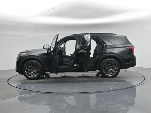 Used 2025 Ford Explorer ST-Line w/ ST-Line Street Pack image 37