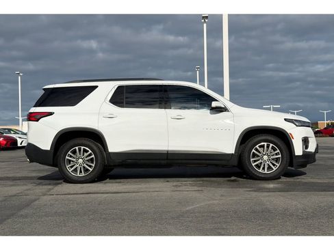 Used 2023 Chevrolet Traverse LT image 3