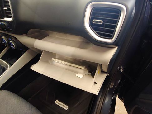 Used 2022 Hyundai Venue Limited FWD image 28