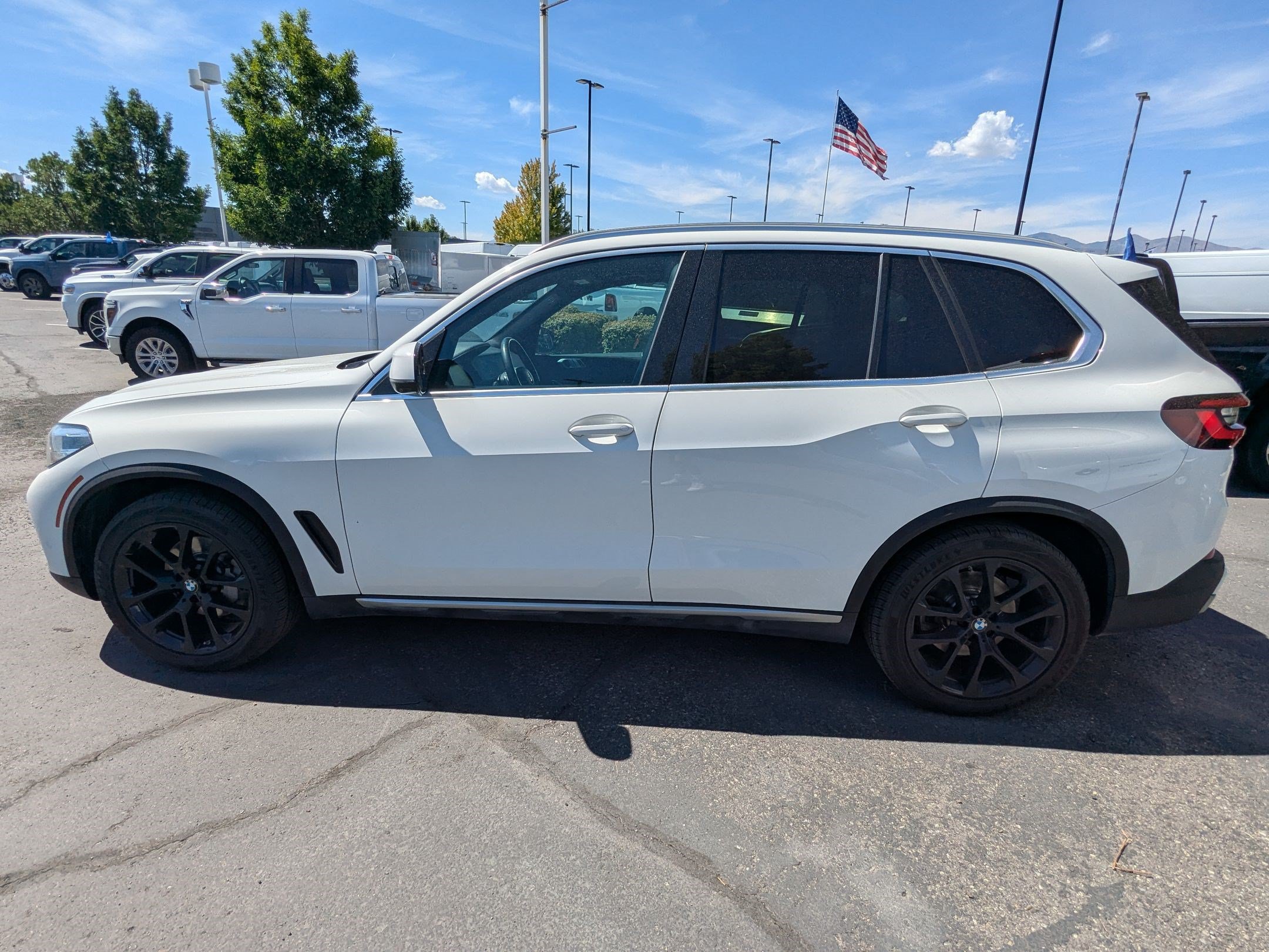 Used 2022 BMW X5 xDrive40i w/ Parking Assistance Package AWD/4WD image 9