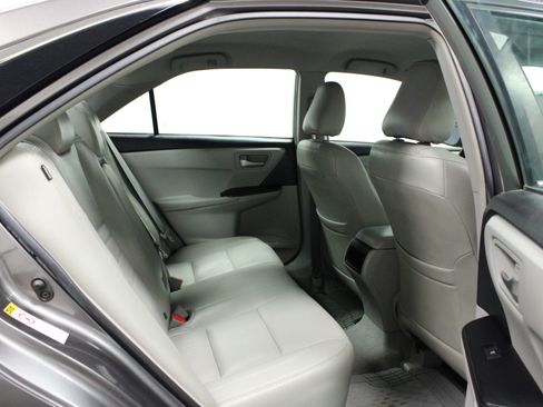 Used 2017 Toyota Camry LE FWD image 14
