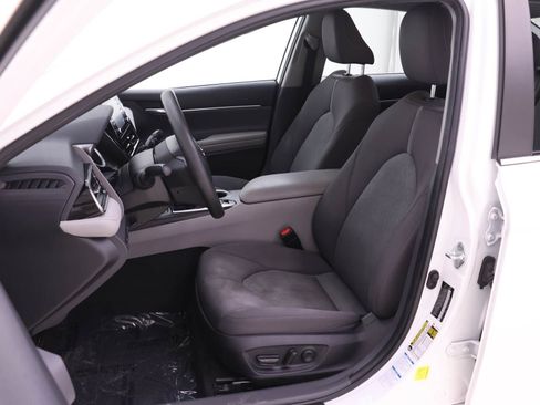 Used 2022 Toyota Camry LE image 4