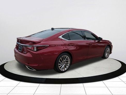 Certified 2022 Lexus ES 350 Ultra Luxury image 4