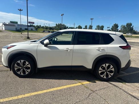 Used 2023 Nissan Rogue SV AWD/4WD image 4