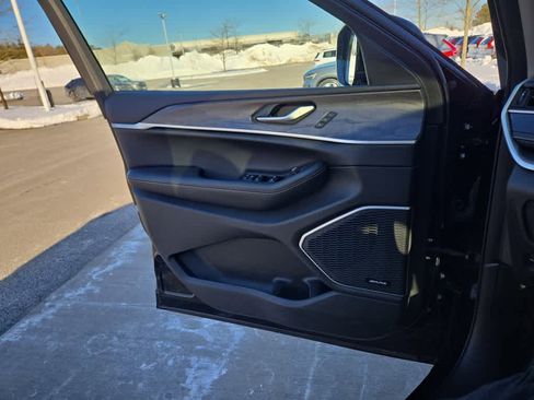 Used 2022 Jeep Grand Cherokee Limited 4xe image 18