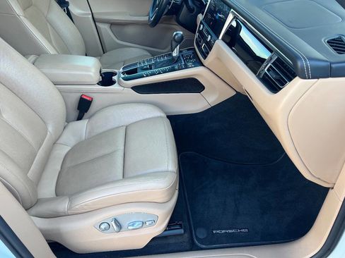 Used 2021 Porsche Macan image 18