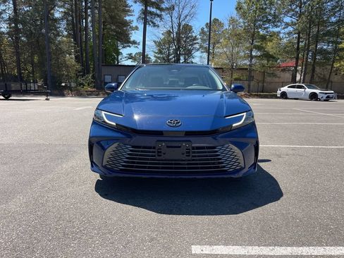 Used 2025 Toyota Camry XLE FWD image 3