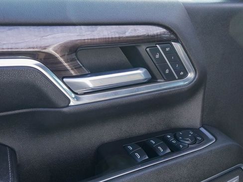 Used 2024 Chevrolet Silverado 2500 LTZ w/ LTZ Convenience Package image 18